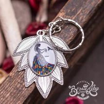 Kalitkás nő kulcstartó