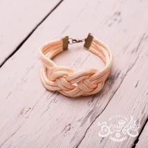 Barack színű, csomózott karkötő