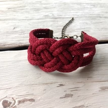 Bordó, matt csomózott karkötő