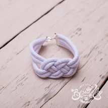 Fehér, matt csomózott karkötő