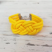 Napsárga, csomózott karkötő