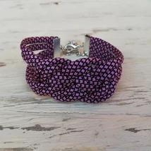 Pink-fekete pöttyös, csomózott karkötő