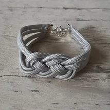 Ezüst színű, csomózott karkötő