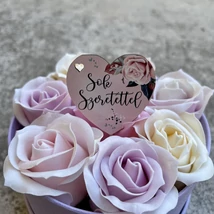 Sok szeretettel felirat - szív alakú