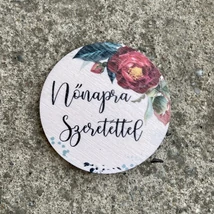 Nőnapi rózsás, kerek hűtőmágnes