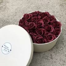 Krém nagy rózsa box, bordó rózsákkal