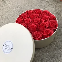 Krém nagy rózsa box, vörös rózsákkal