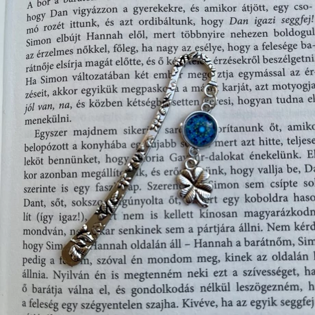 Sötétkék mandalás Hamza könyvjelző