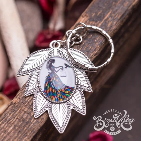 Kalitkás nő kulcstartó