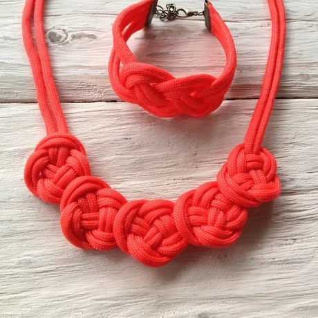 Korall színű, csomózott szett