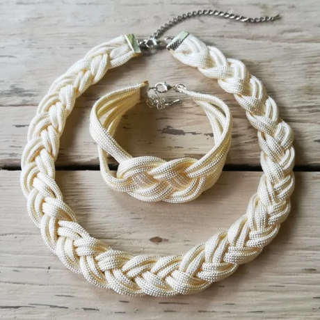 Krémszínű fonott ékszer szett