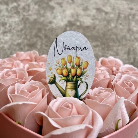 Sárga tulipános Nőnap alkalmából felirat