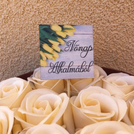 Sárga tulipános Nőnap alkalmából felirat